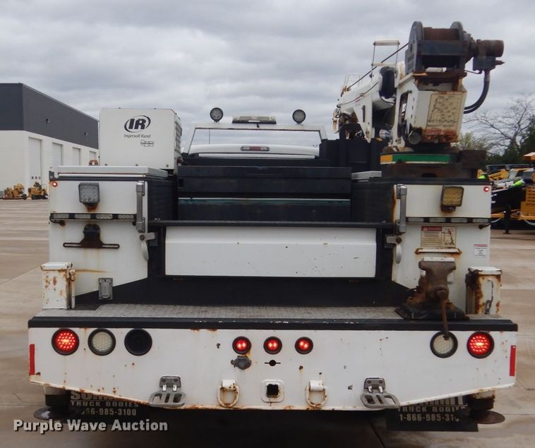 image for item GW9805 2014 Ford F550 Super Duty service truck with crane