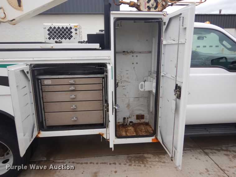 image for item GW9805 2014 Ford F550 Super Duty service truck with crane