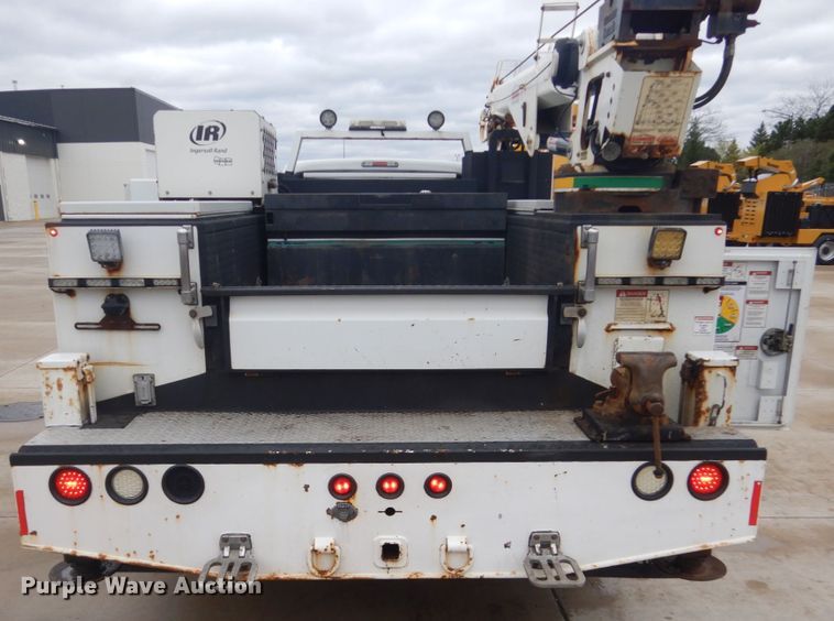 image for item GW9805 2014 Ford F550 Super Duty service truck with crane