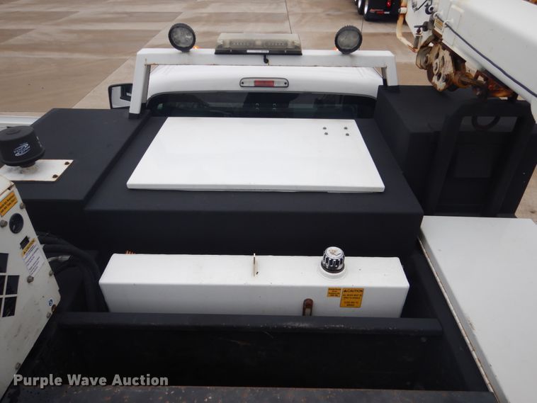 image for item GW9805 2014 Ford F550 Super Duty service truck with crane