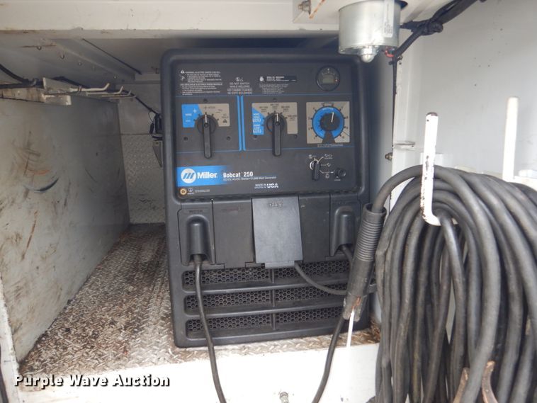 image for item GW9805 2014 Ford F550 Super Duty service truck with crane