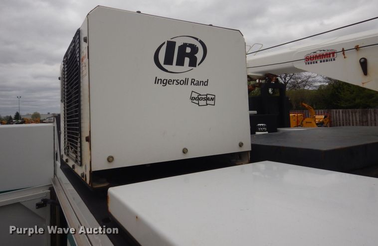 image for item GW9805 2014 Ford F550 Super Duty service truck with crane