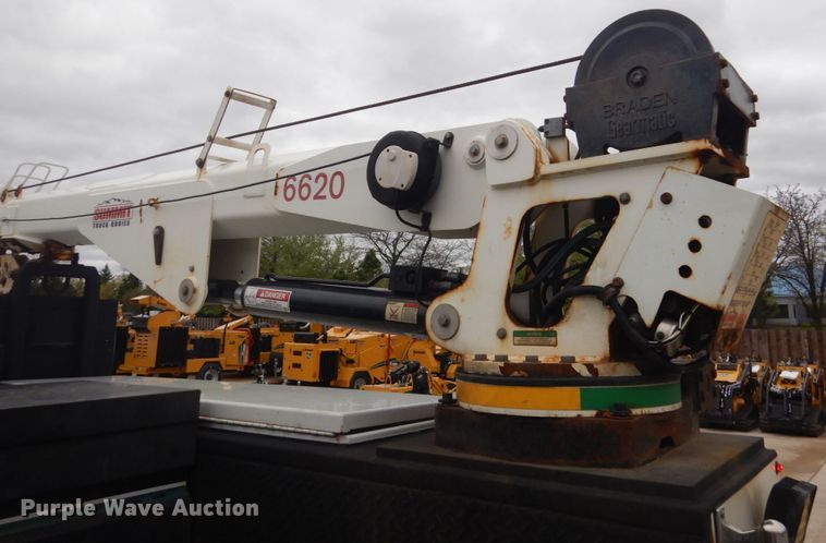 image for item GW9805 2014 Ford F550 Super Duty service truck with crane