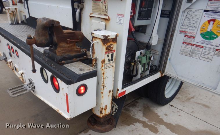 image for item GW9805 2014 Ford F550 Super Duty service truck with crane