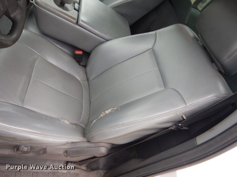 image for item GW9805 2014 Ford F550 Super Duty service truck with crane