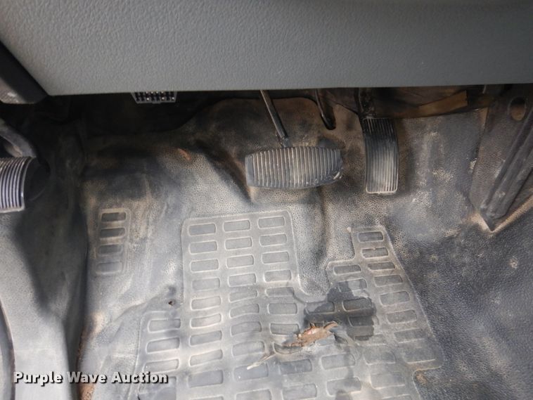 image for item GW9805 2014 Ford F550 Super Duty service truck with crane