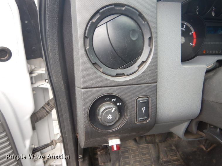 image for item GW9805 2014 Ford F550 Super Duty service truck with crane