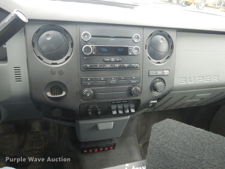 image for item GW9805 2014 Ford F550 Super Duty service truck with crane