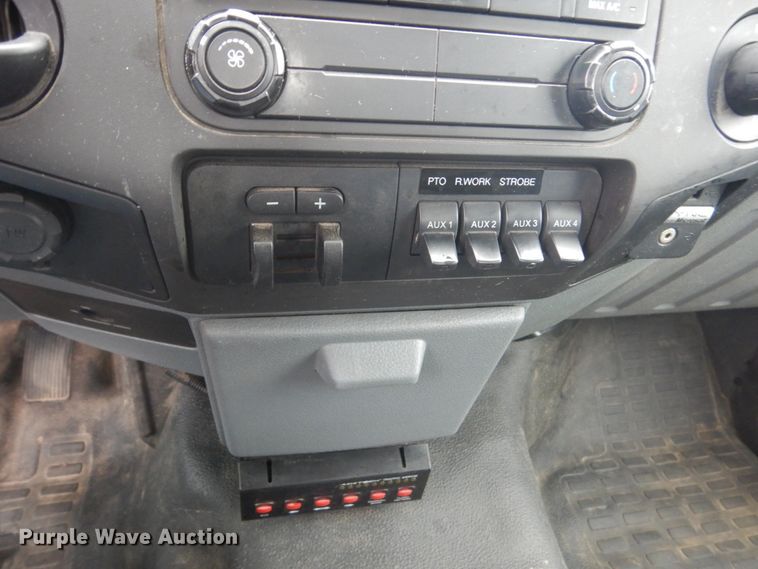 image for item GW9805 2014 Ford F550 Super Duty service truck with crane