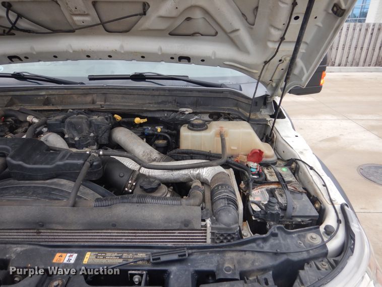 image for item GW9805 2014 Ford F550 Super Duty service truck with crane