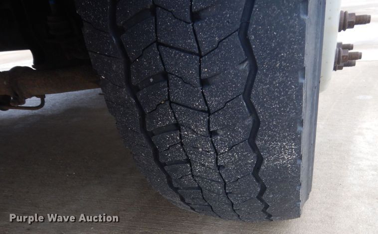 image for item GW9805 2014 Ford F550 Super Duty service truck with crane