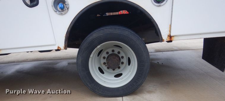 image for item GW9805 2014 Ford F550 Super Duty service truck with crane