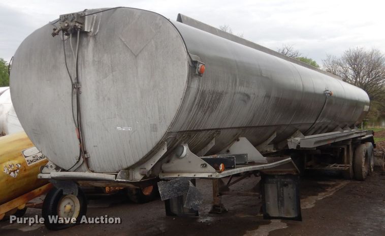 image for item GW9830 1961 Standard water tank trailer