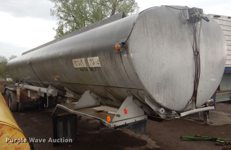 image for item GW9830 1961 Standard water tank trailer