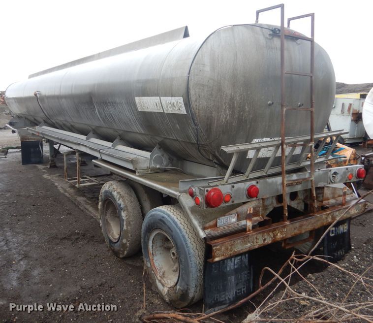 image for item GW9830 1961 Standard water tank trailer