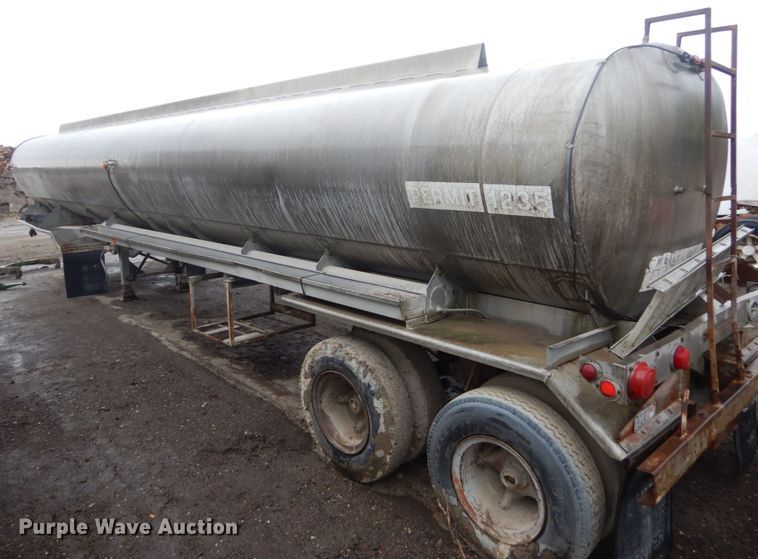 image for item GW9830 1961 Standard water tank trailer