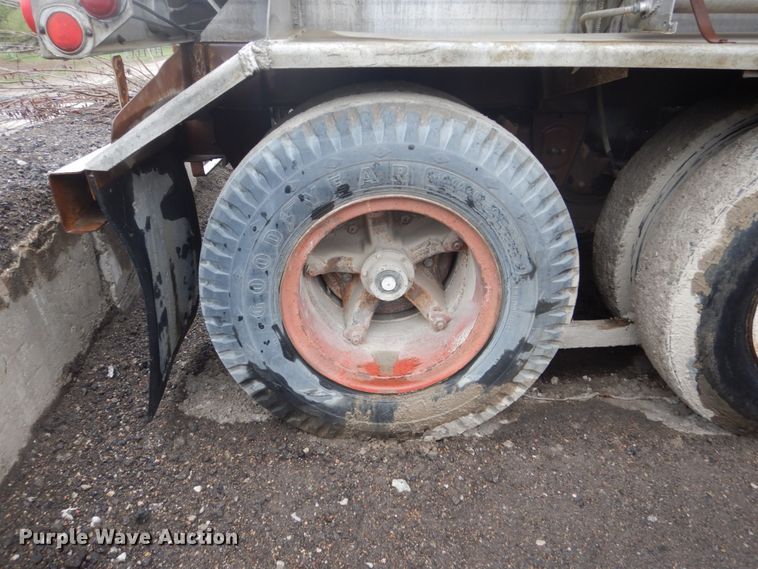 image for item GW9830 1961 Standard water tank trailer