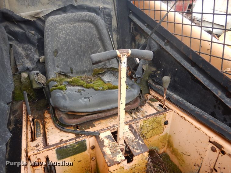 image for item GW9832  (2) Mustang 960 skid steer loaders 