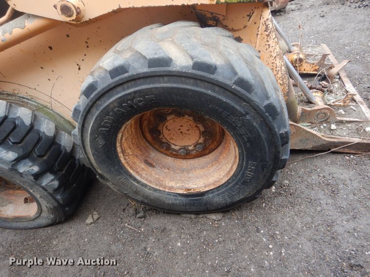 image for item GW9832  (2) Mustang 960 skid steer loaders 