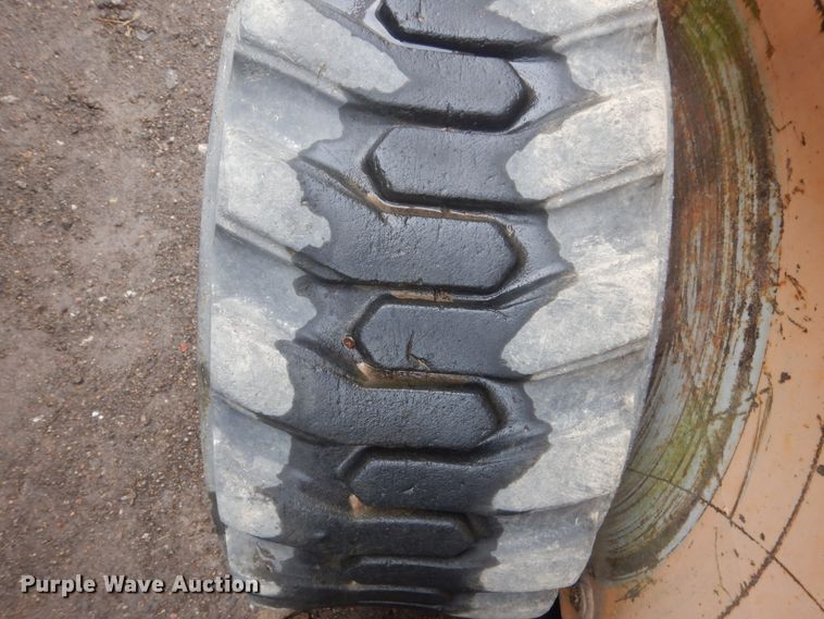 image for item GW9832  (2) Mustang 960 skid steer loaders 