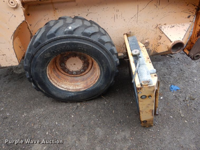 image for item GW9832  (2) Mustang 960 skid steer loaders 