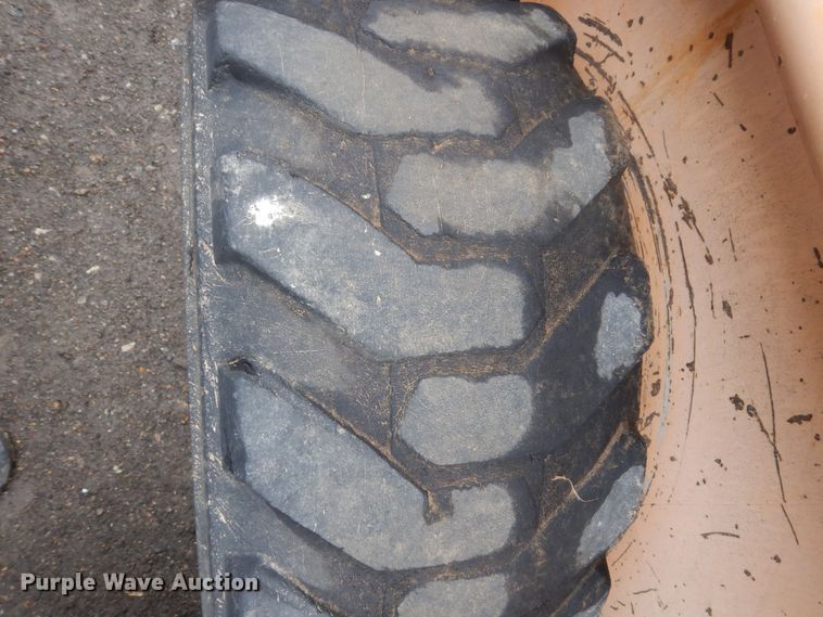 image for item GW9832  (2) Mustang 960 skid steer loaders 