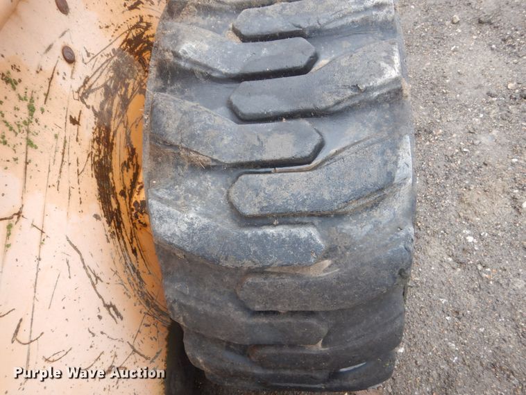 image for item GW9832  (2) Mustang 960 skid steer loaders 