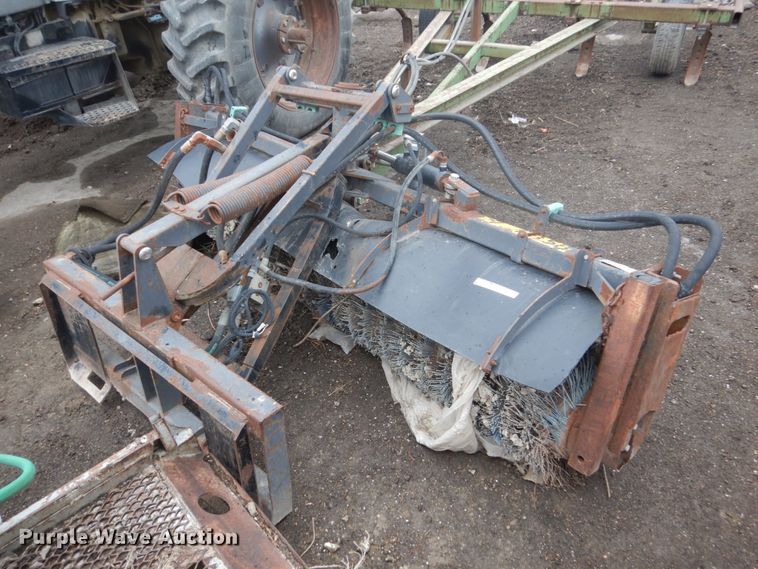 image for item GW9851 Caterpillar BA25 skid steer broom