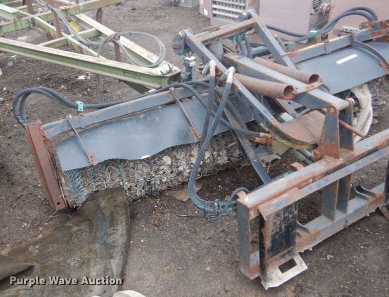 image for item GW9851 Caterpillar BA25 skid steer broom