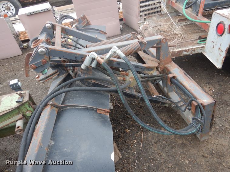 image for item GW9851 Caterpillar BA25 skid steer broom