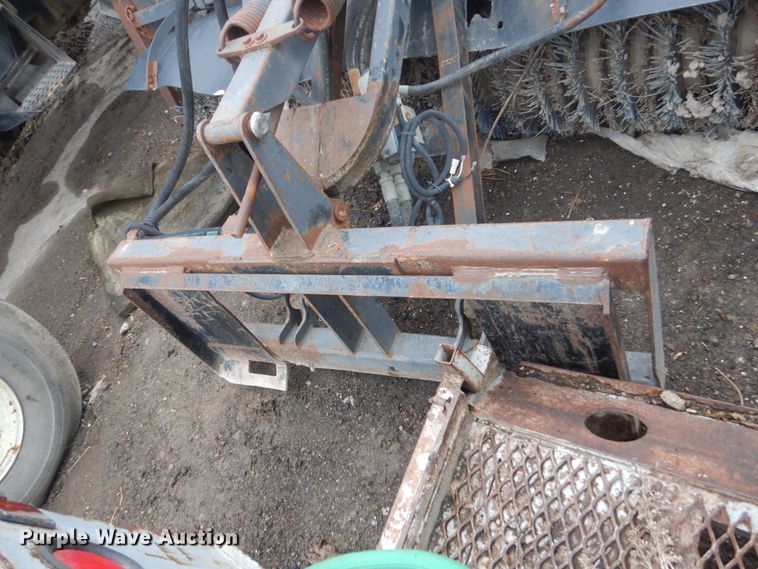 image for item GW9851 Caterpillar BA25 skid steer broom