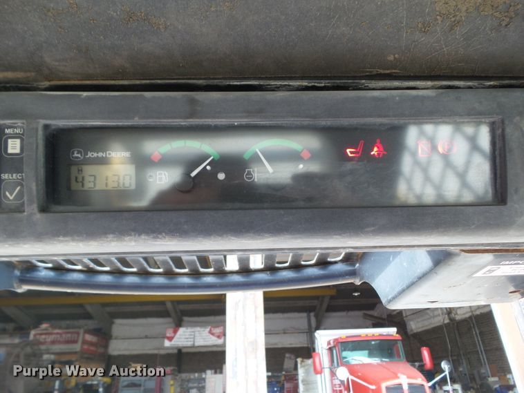 image for item GX9040 2005 John Deere 325  skid steer loader