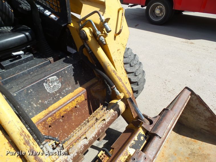 image for item GX9040 2005 John Deere 325  skid steer loader