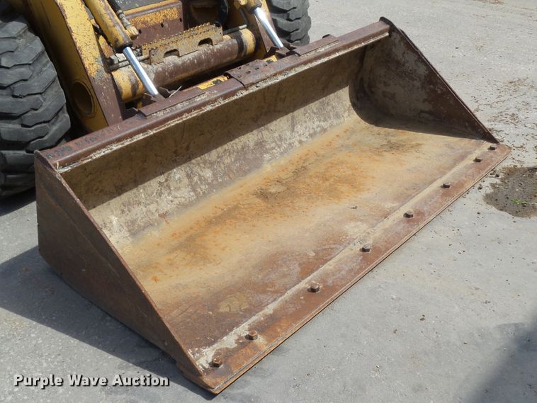 image for item GX9040 2005 John Deere 325  skid steer loader