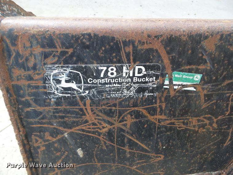 image for item GX9040 2005 John Deere 325  skid steer loader