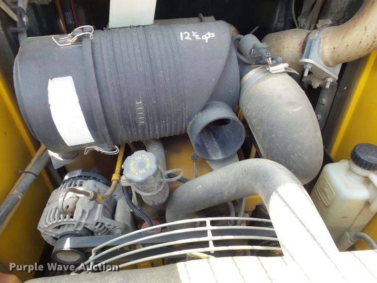 image for item GX9040 2005 John Deere 325  skid steer loader