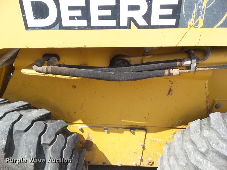 image for item GX9040 2005 John Deere 325  skid steer loader
