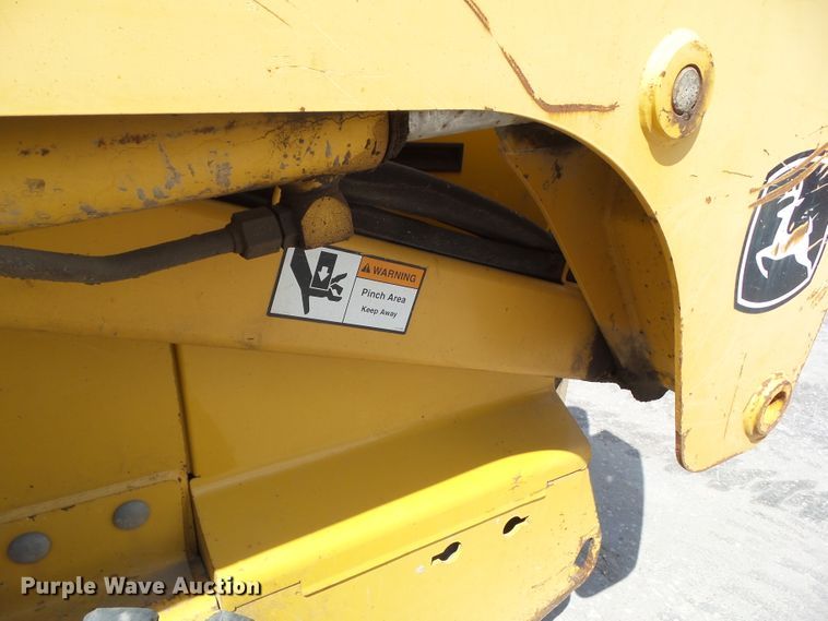 image for item GX9040 2005 John Deere 325  skid steer loader