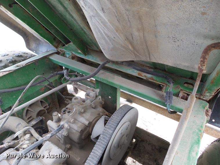 image for item GX9040 2005 John Deere 325  skid steer loader