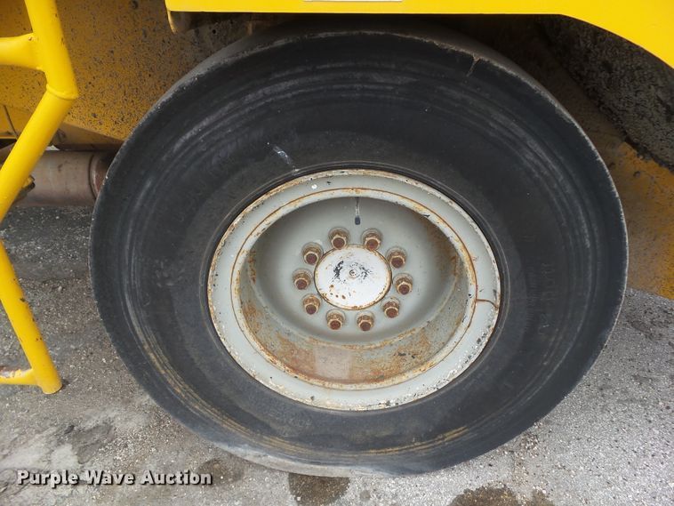 image for item GX9052 Etnyre chip spreader