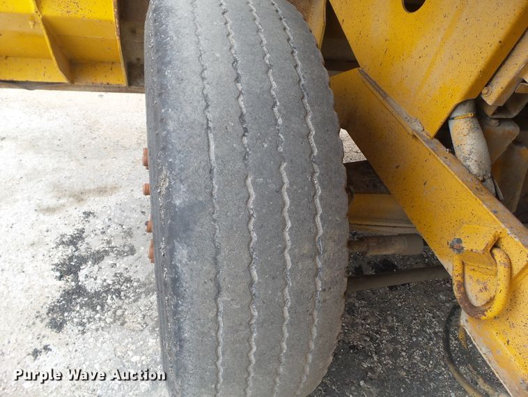 image for item GX9052 Etnyre chip spreader