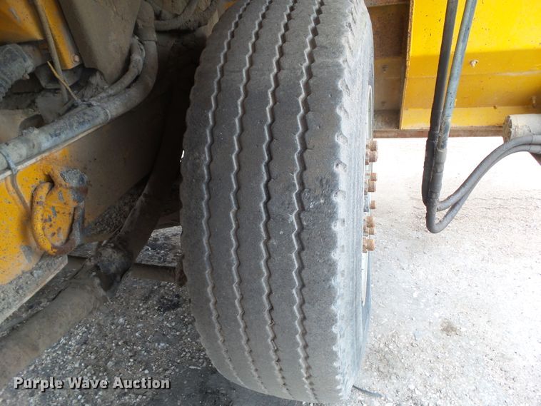 image for item GX9052 Etnyre chip spreader