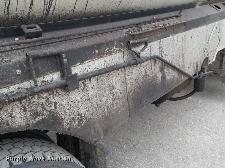 image for item GX9053 2001 Sterling Acterra oil distributor truck