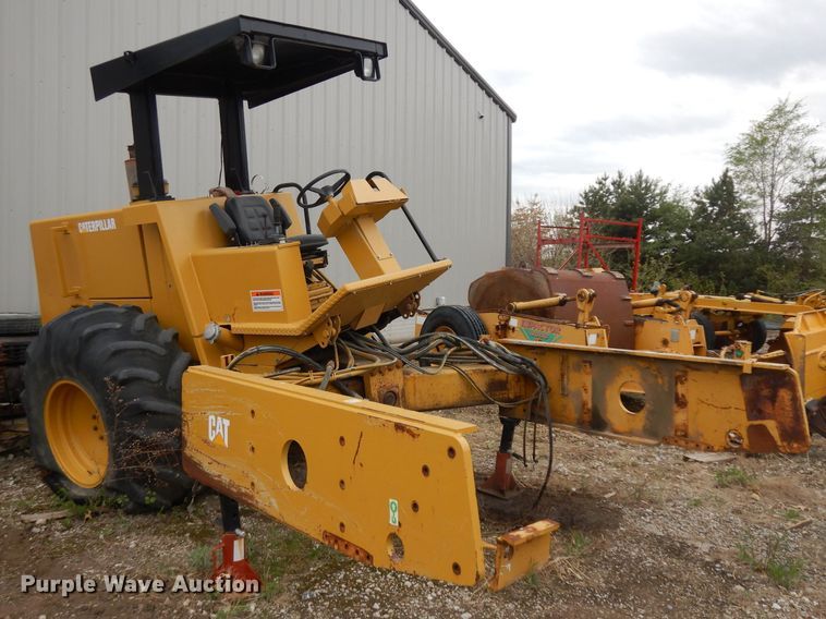 image for item GY9173 Caterpillar CP-563 single drum roller