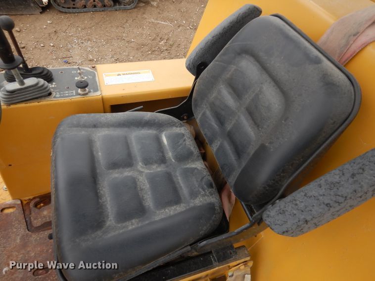 image for item GY9173 Caterpillar CP-563 single drum roller