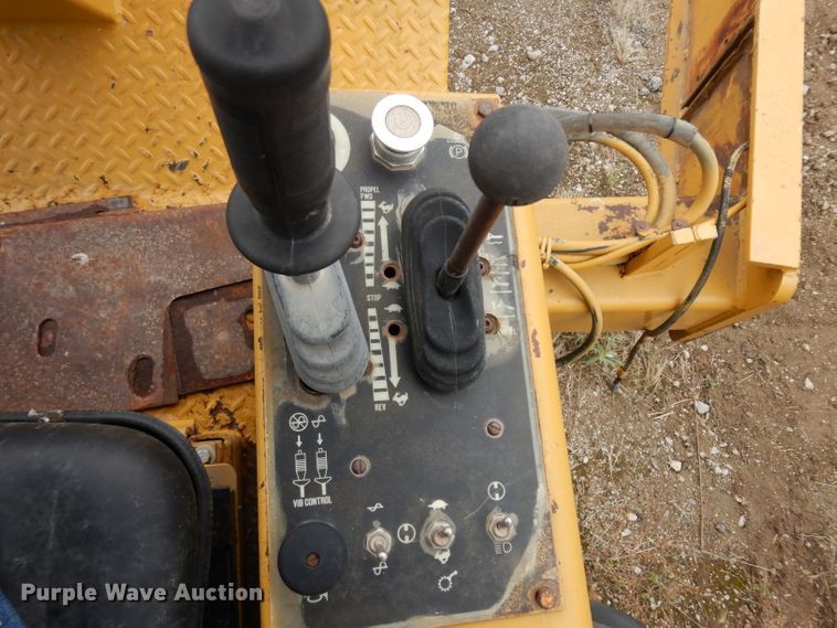 image for item GY9173 Caterpillar CP-563 single drum roller