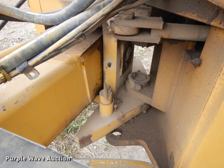 image for item GY9173 Caterpillar CP-563 single drum roller