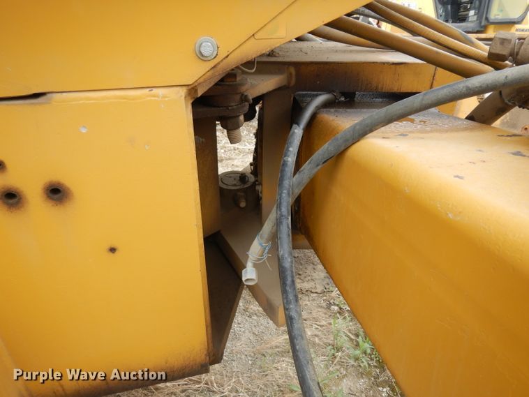 image for item GY9173 Caterpillar CP-563 single drum roller