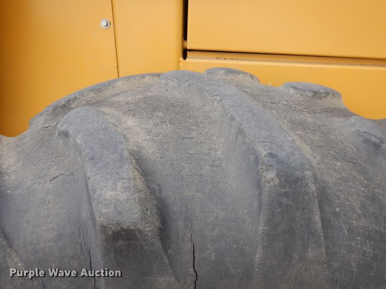 image for item GY9173 Caterpillar CP-563 single drum roller