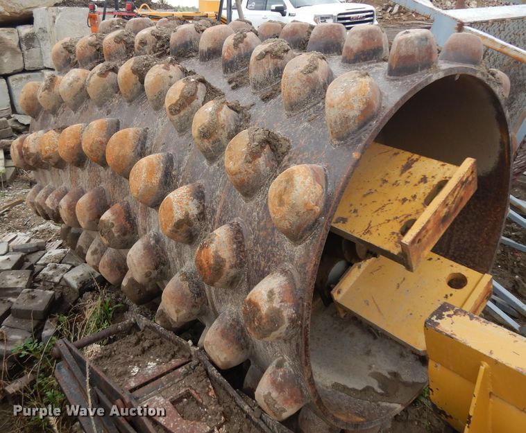 image for item GY9173 Caterpillar CP-563 single drum roller